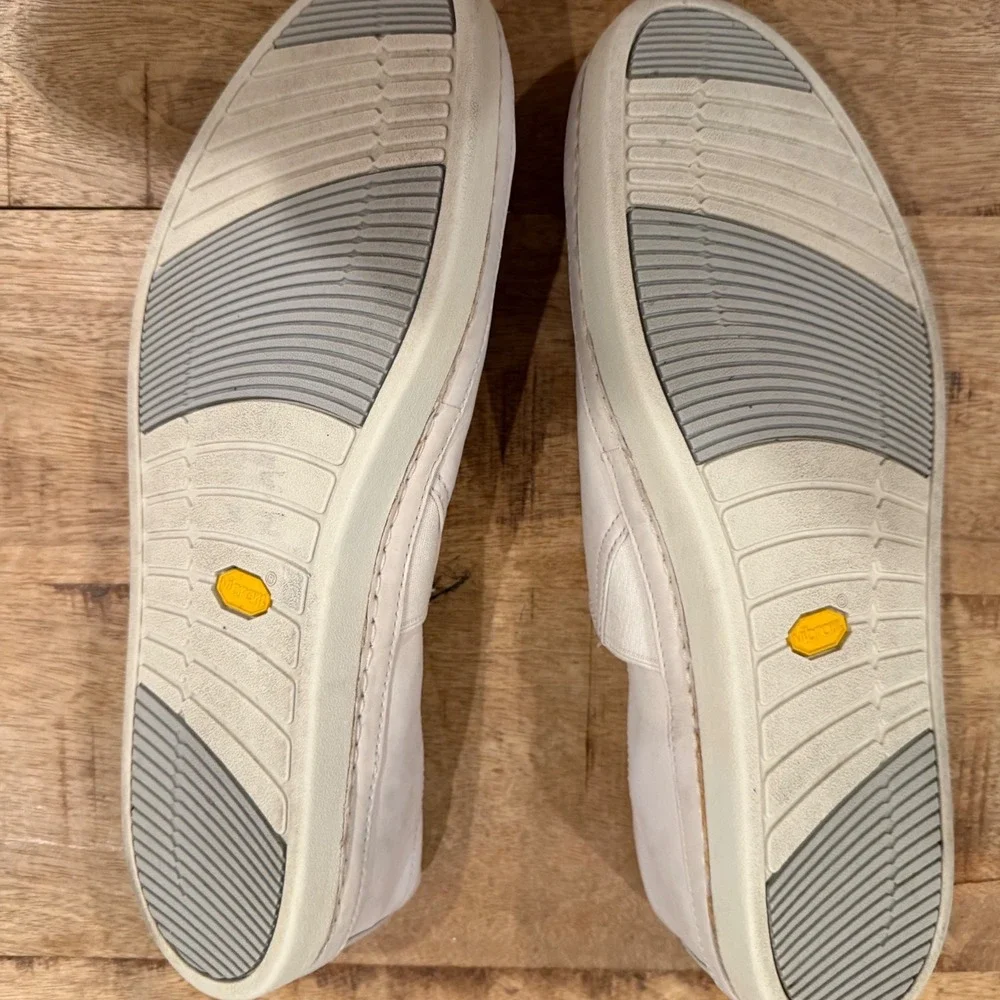 UGG Australia Mens Leather Slip On Loafers Off White Vibram Sole Size 13